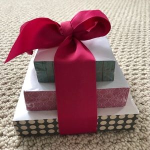Set of 3 notepads wrapped with a pink bow.